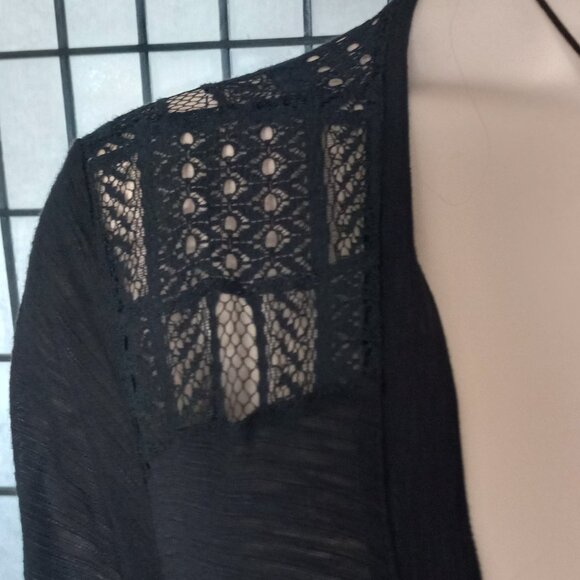 Stay Cozy & Classy: NWT Cable & Gauge 2X Black Textured Long Cardigan with Lace - Picture 6 of 10